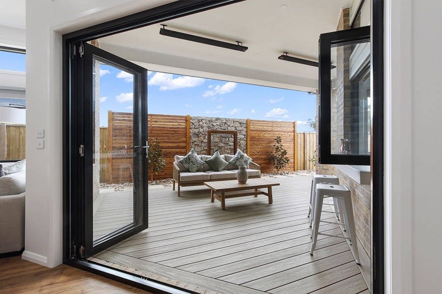 bifold-doors-out-to-deck